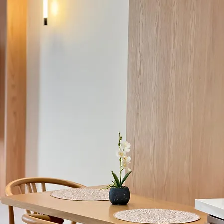 Rooftop Marine 101 Apartment